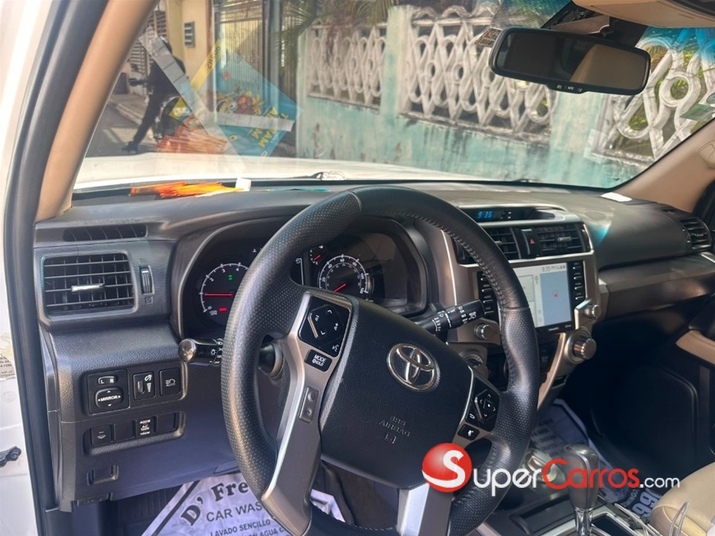 2020 Toyota 4 Runner SR5 — foto 9 / 11
