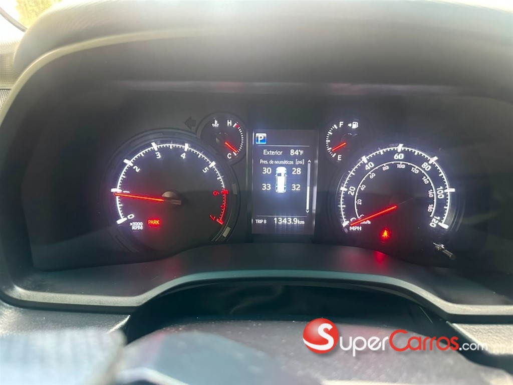 2020 Toyota 4 Runner SR5 — foto 10 / 11