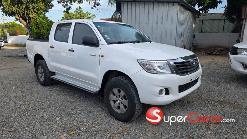 2015 Toyota Hilux — foto 2 / 11