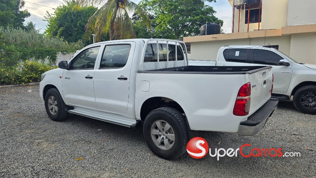 2015 Toyota Hilux — foto 4 / 11