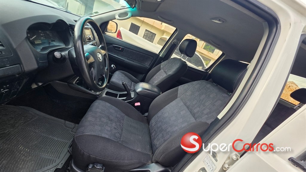 2015 Toyota Hilux — foto 7 / 11