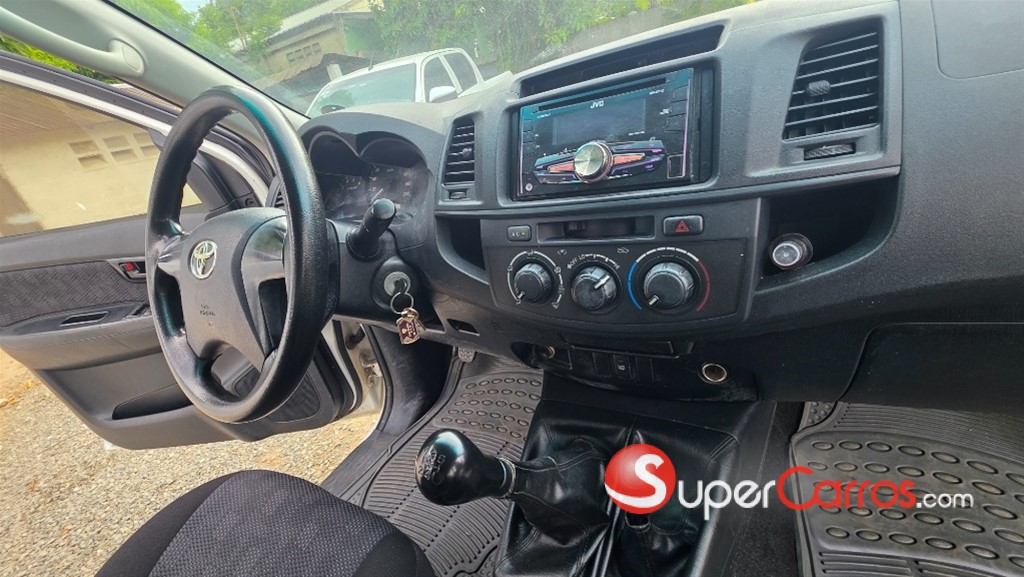 2015 Toyota Hilux — foto 9 / 11