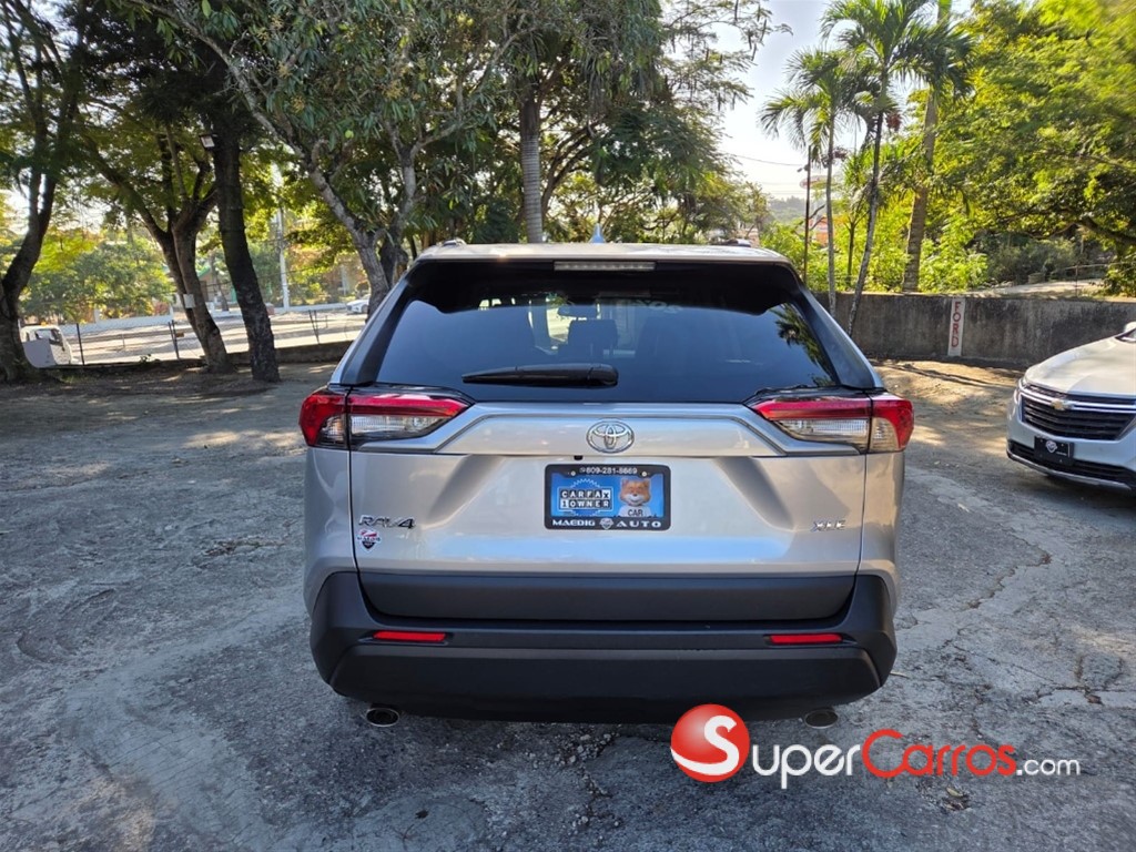 2021 Toyota RAV4 Limited Hybrid — foto 9 / 12
