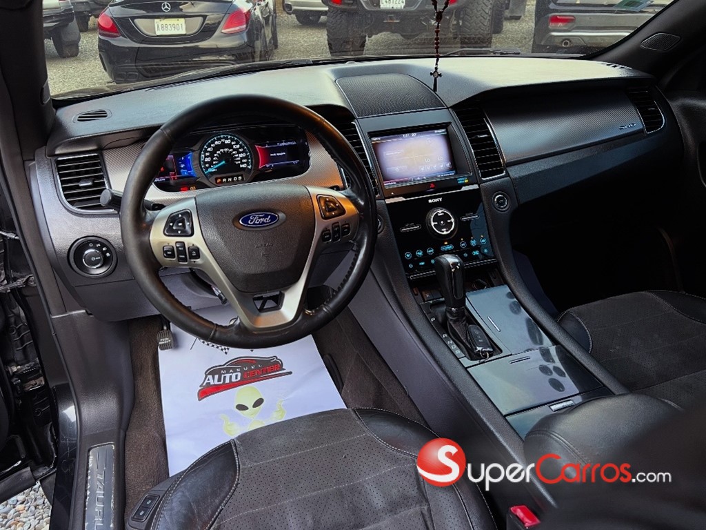2013 Ford Taurus SHO — foto 5 / 12