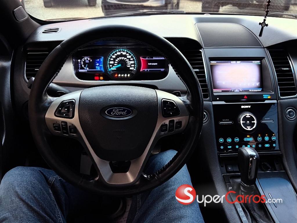2013 Ford Taurus SHO — foto 6 / 12
