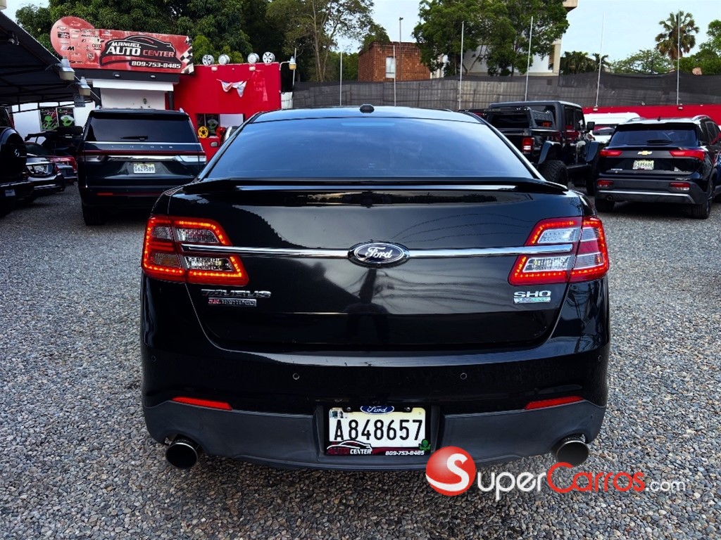 2013 Ford Taurus SHO — foto 7 / 12