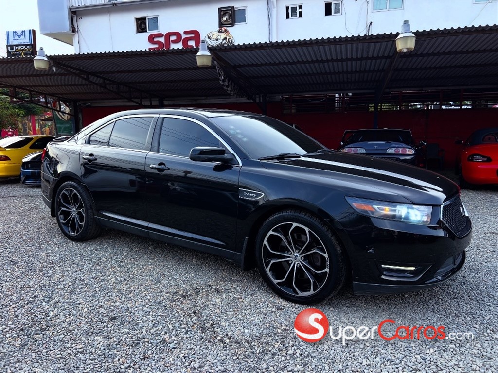 2013 Ford Taurus SHO — foto 10 / 12