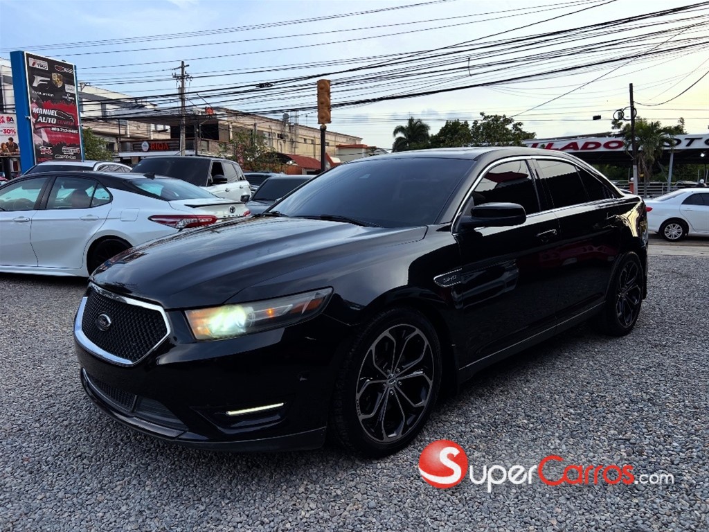 2013 Ford Taurus SHO — foto 11 / 12