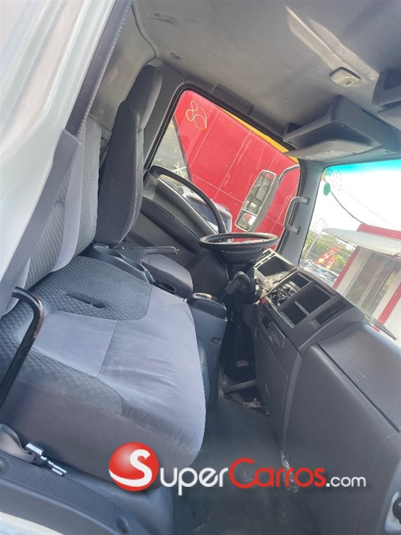 2014 Isuzu NPR 14 pies — foto 6 / 7