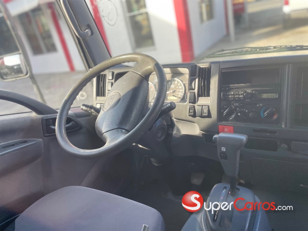 2014 Isuzu NPR 14 pies — foto 7 / 7