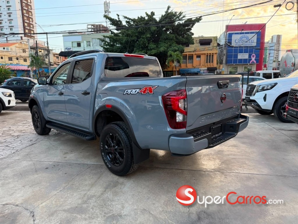 2027 Nissan Frontier Pro-4X — foto 5 / 12