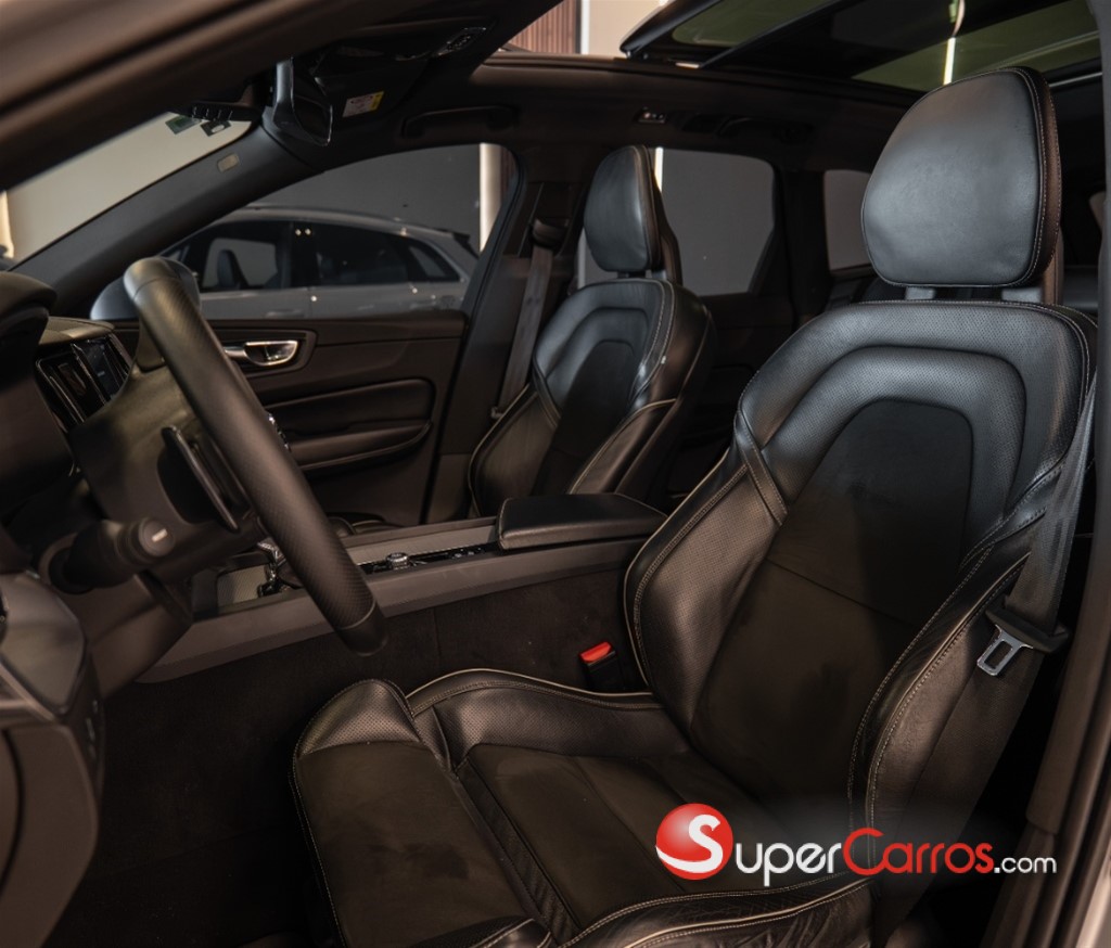 2018 Volvo XC60 T5 R Design — foto 8 / 11