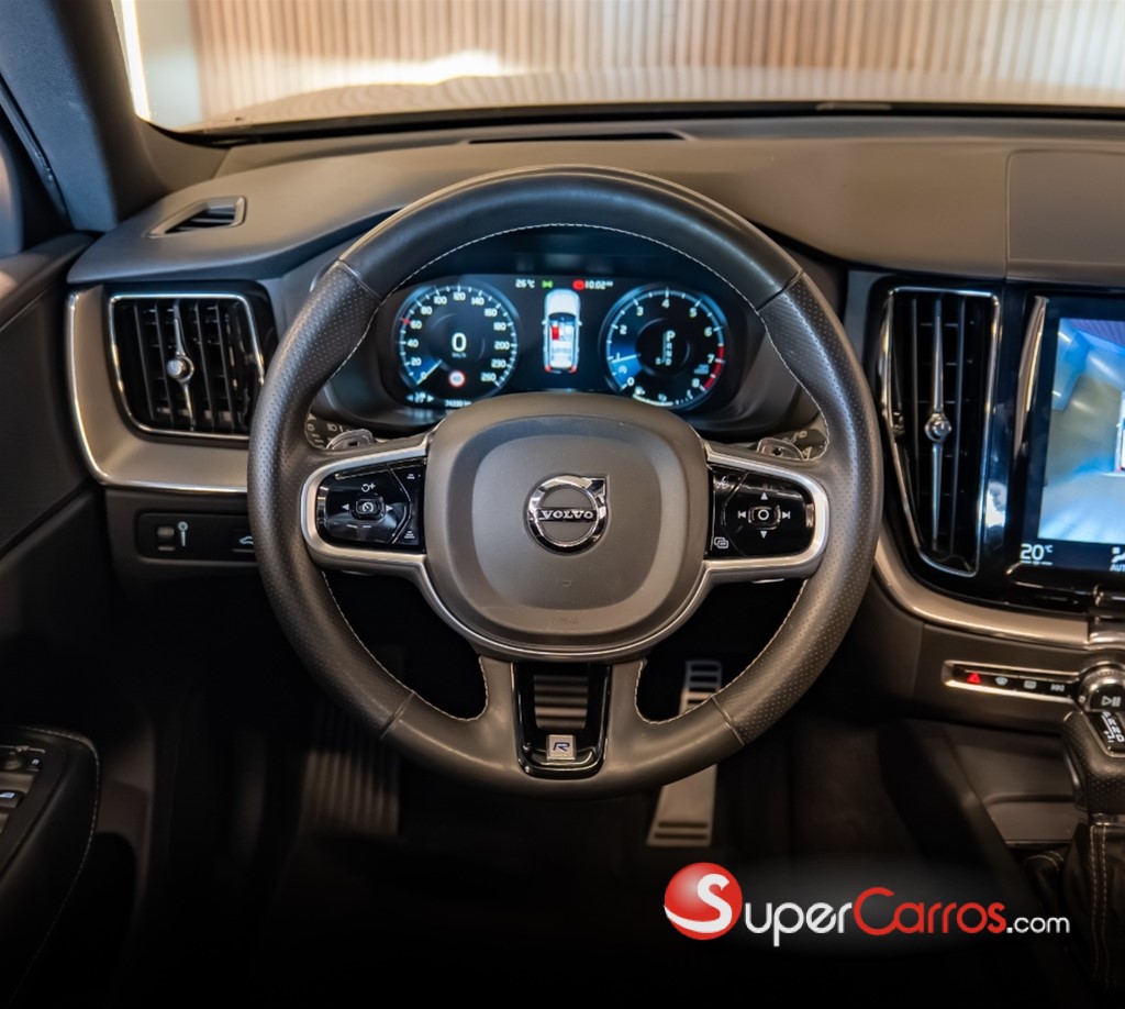 2018 Volvo XC60 T5 R Design — foto 9 / 11