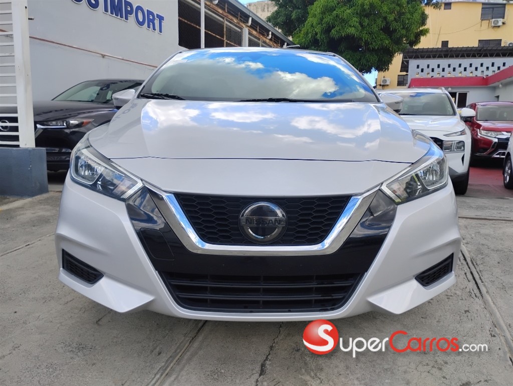 2021 Nissan Versa SV — foto 2 / 12