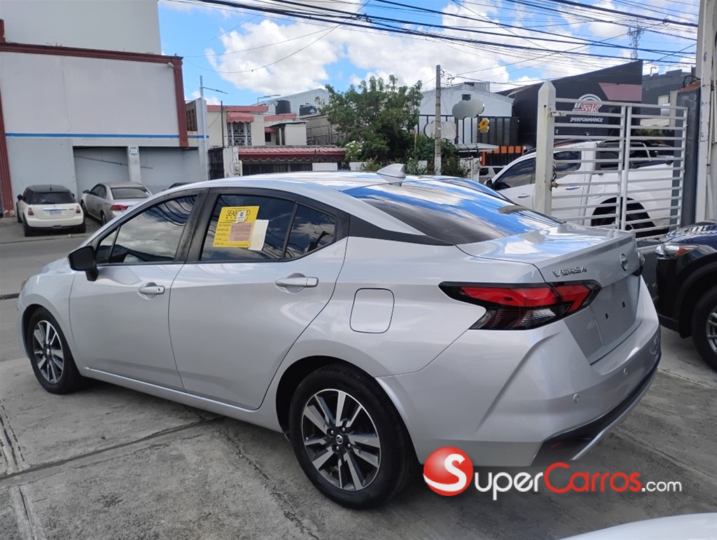 2021 Nissan Versa SV — foto 5 / 12