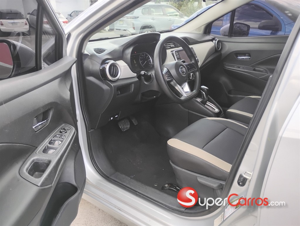 2021 Nissan Versa SV — foto 6 / 12