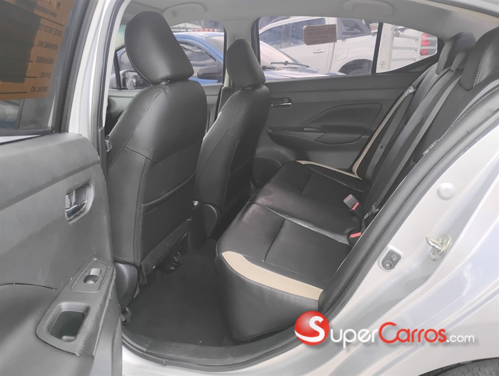 2021 Nissan Versa SV — foto 7 / 12