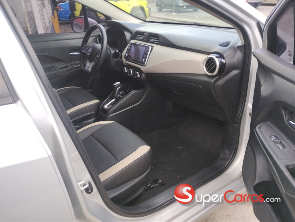 2021 Nissan Versa SV — foto 8 / 12