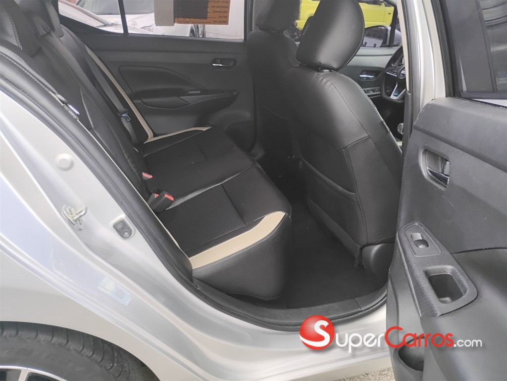 2021 Nissan Versa SV — foto 11 / 12