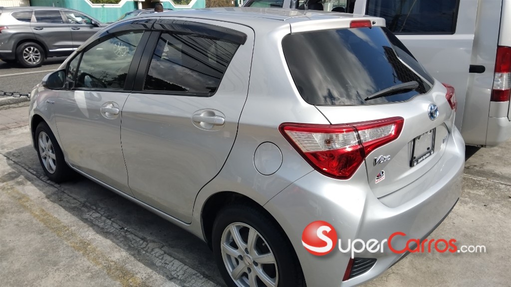 2020 Toyota VITZ Hybrid — foto 2 / 12