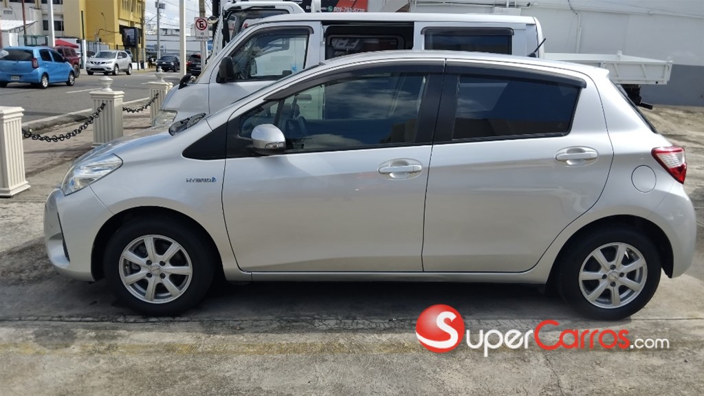 2020 Toyota VITZ Hybrid — foto 5 / 12