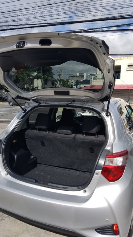 2020 Toyota VITZ Hybrid — foto 6 / 12