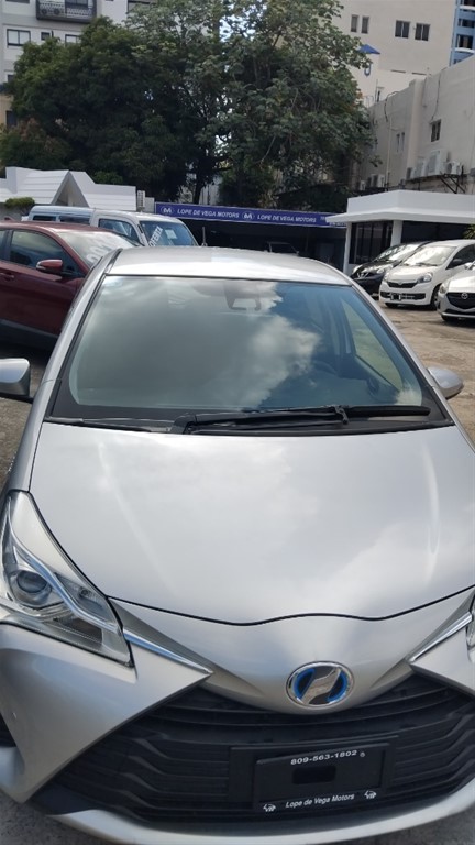 2020 Toyota VITZ Hybrid — foto 7 / 12
