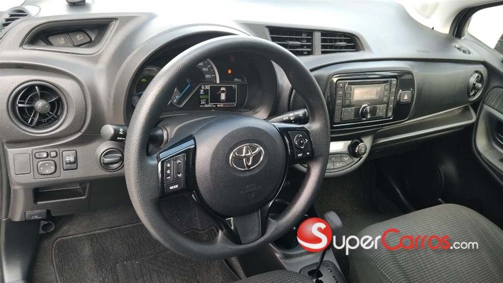 2020 Toyota VITZ Hybrid — foto 9 / 12
