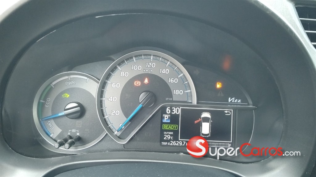 2020 Toyota VITZ Hybrid — foto 10 / 12