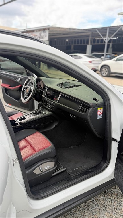 2020 Porsche Macan — foto 6 / 10