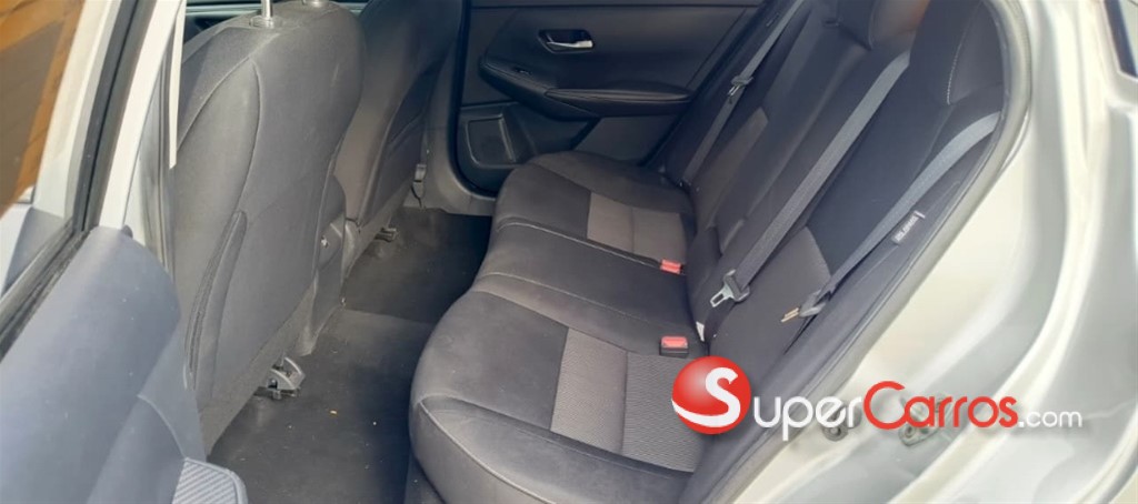 2021 Nissan Sentra SV — foto 8 / 12