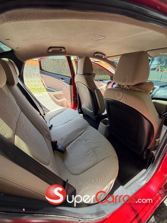 2017 Hyundai Accent SE — foto 9 / 12