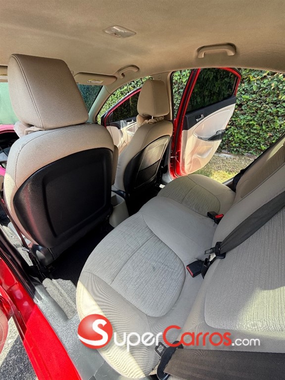 2017 Hyundai Accent SE — foto 11 / 12