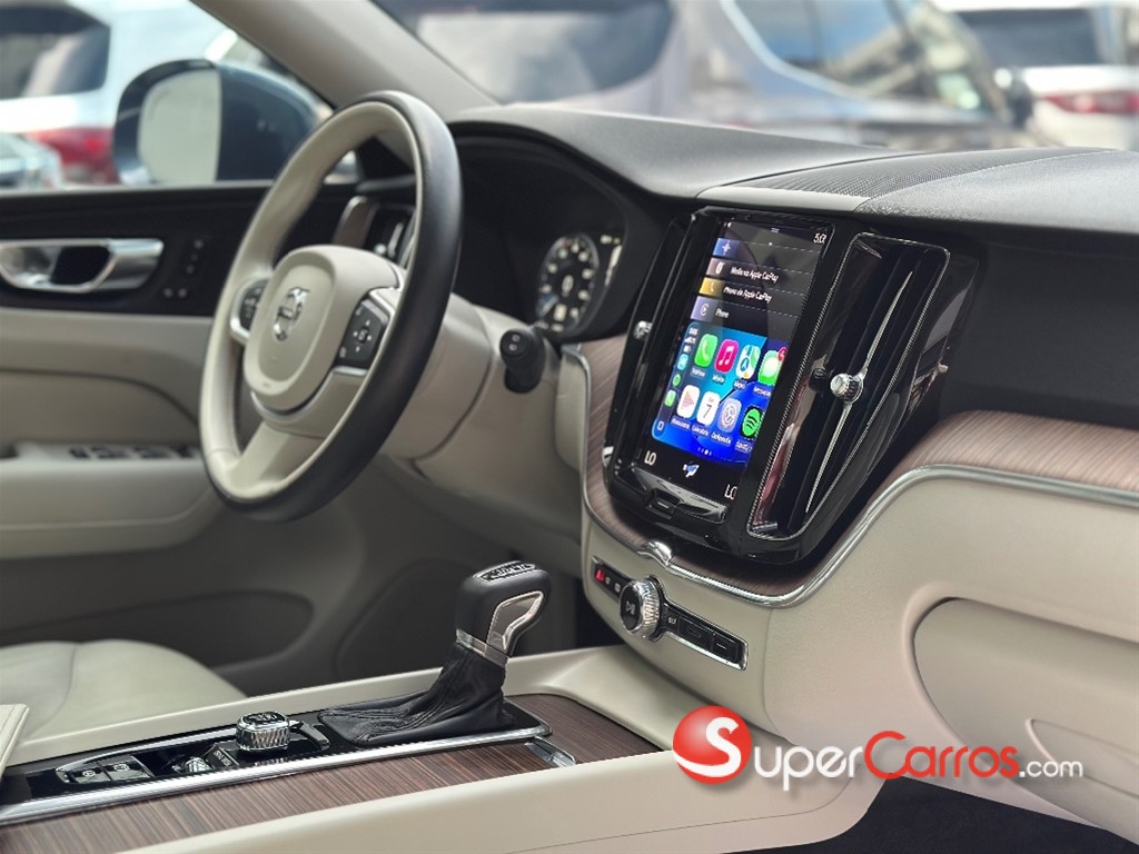 2021 Volvo XC60 Momentum T5 — foto 9 / 12