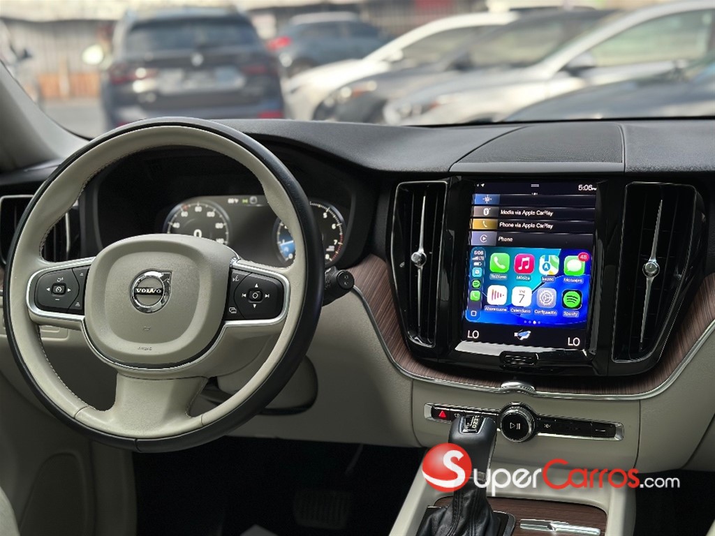 2021 Volvo XC60 Momentum T5 — foto 10 / 12