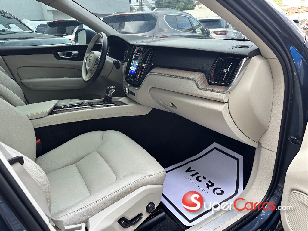 2021 Volvo XC60 Momentum T5 — foto 11 / 12