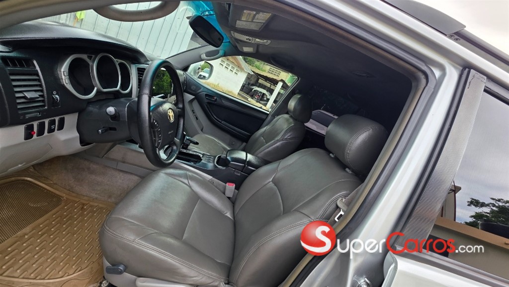 2005 Toyota 4 Runner SR5 — foto 7 / 12