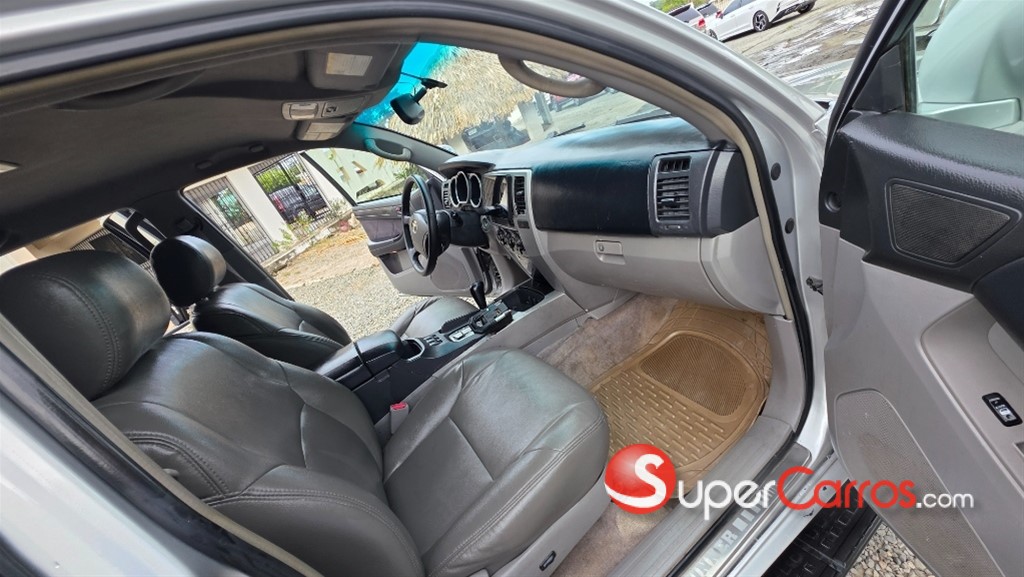 2005 Toyota 4 Runner SR5 — foto 8 / 12