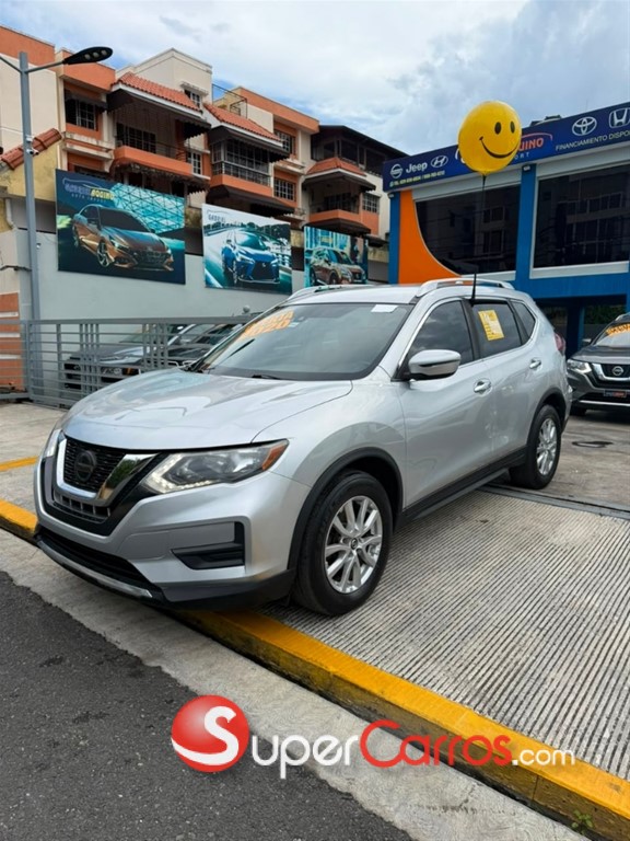 2020 Nissan Rogue SV — foto 3 / 11
