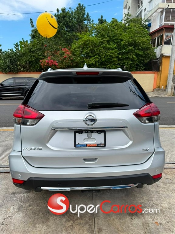 2020 Nissan Rogue SV — foto 5 / 11