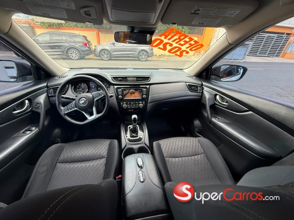 2020 Nissan Rogue SV — foto 8 / 11