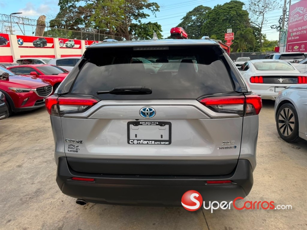 2021 Toyota RAV4 XLE — foto 4 / 6