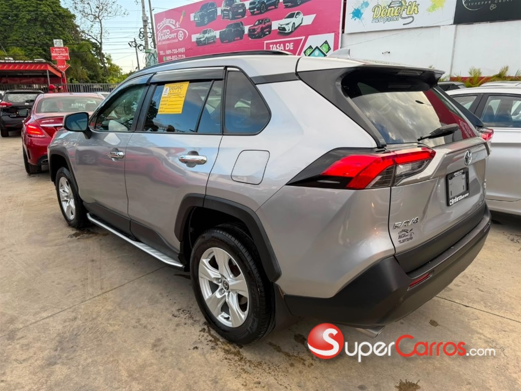 2021 Toyota RAV4 XLE — foto 5 / 6