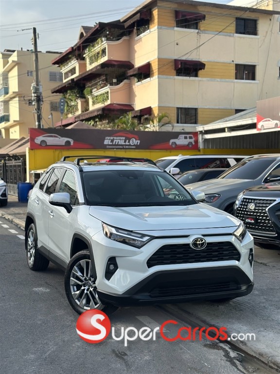 2023 Toyota RAV4 XLE