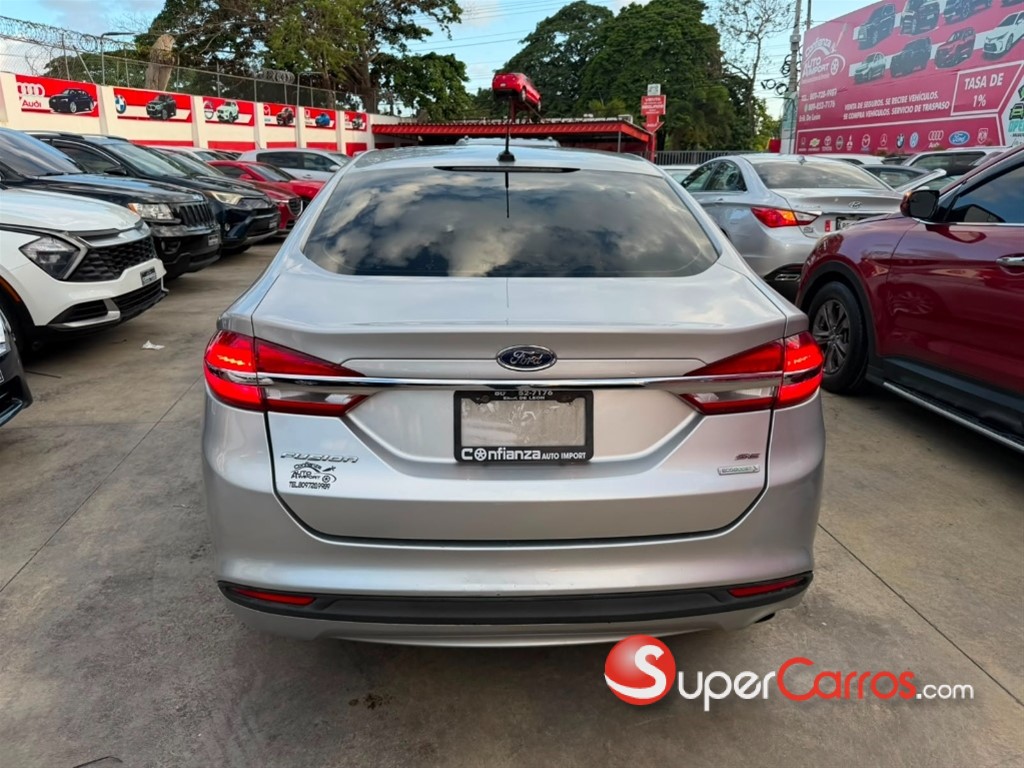 2016 Ford Fusion SE — foto 5 / 9
