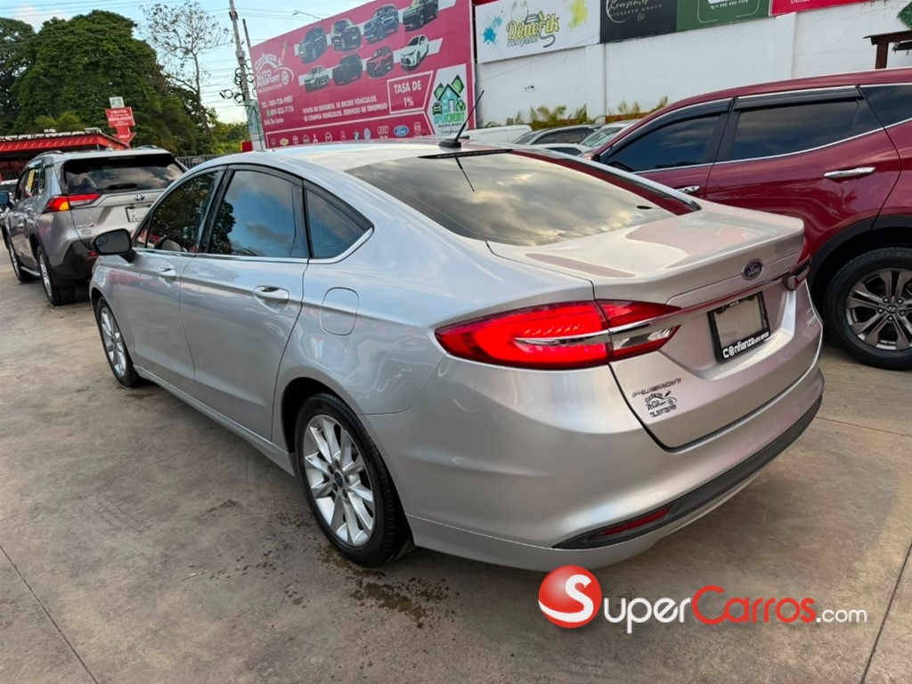 2016 Ford Fusion SE — foto 6 / 9