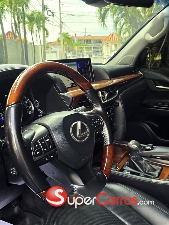 2017 Lexus LX 570 — foto 3 / 9