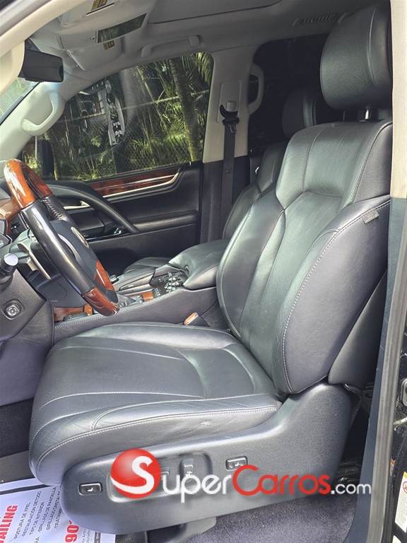 2017 Lexus LX 570 — foto 4 / 9