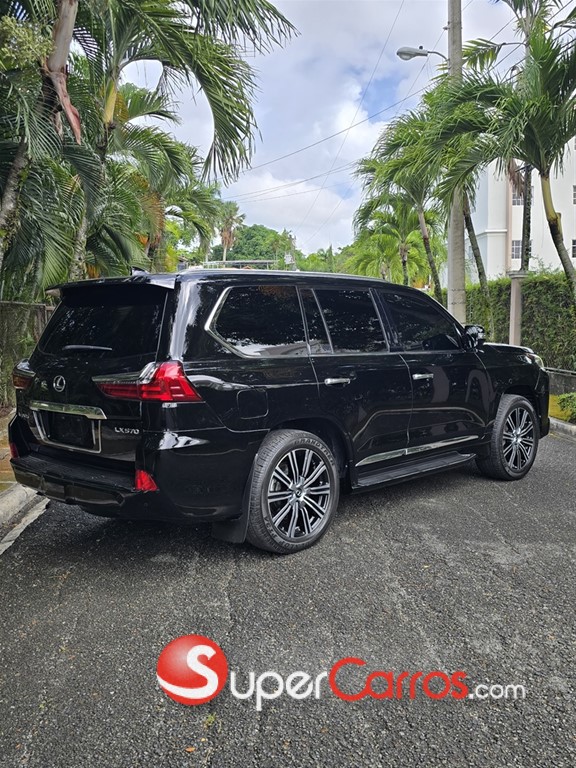 2017 Lexus LX 570 — foto 8 / 9