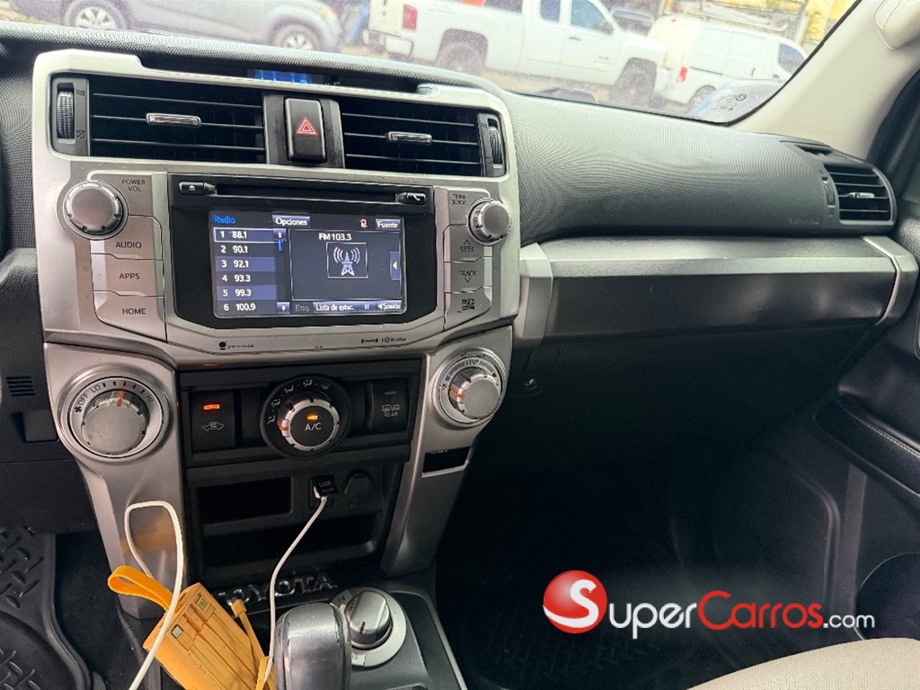 2016 Toyota 4 Runner SR5 Premium — foto 10 / 11